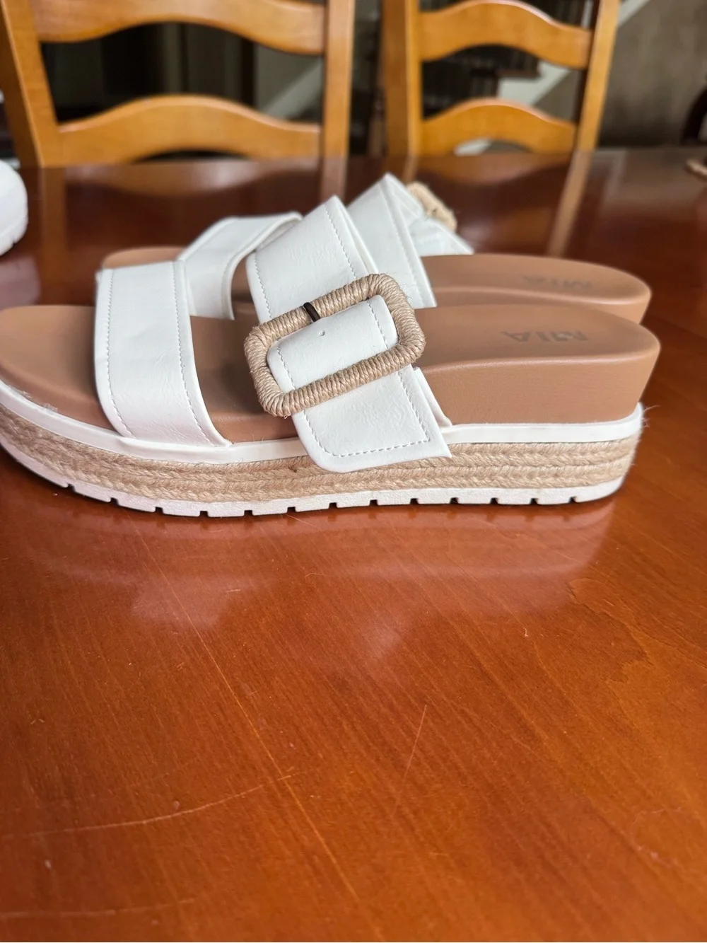 Mia Kenzy Platform Sandal Size 8.5 White